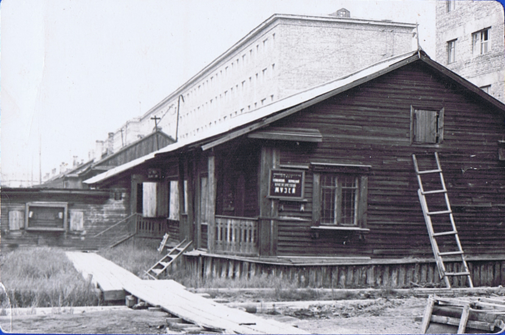 Сентябрь 1937 года. Таймырский музей. Таймырский краеведческий музей. Деревянный жилой дом из 1937 года. Окружной краеведческий музей в 1936-1960 годах.