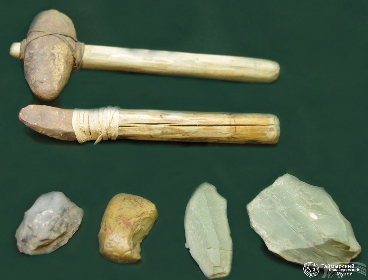 Первобытные предметы. Каменные орудия мезолита. Эпоха мезолита находки. Нуклеус Неолит. Находки археологов мезолит.